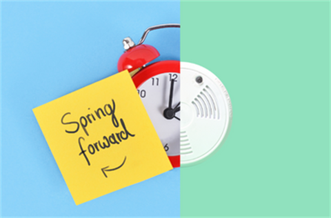 clock and smoke alarm with note 